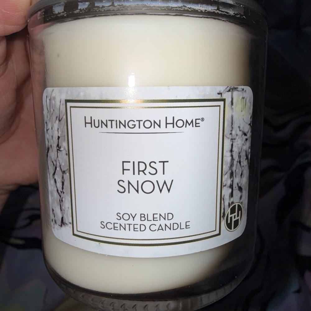 Huntington home 6.5 oz Soy blend candle first snow